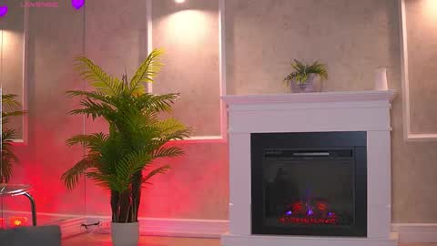 Snapshot of abbela_white chatting on December 18, 7:36 am Alexa online show from December 18, 7:36 am