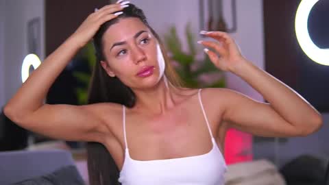 Snapshot of abbela_white chatting on April 25, 7:00 am Alexa online show from April 25, 7:00 am