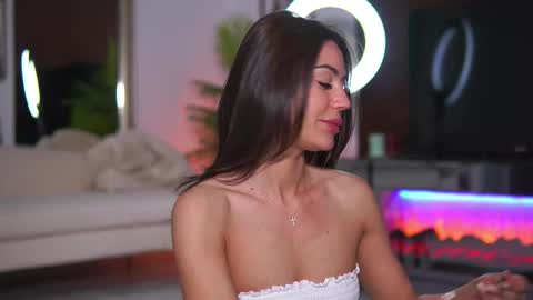 Snapshot of abbela_white chatting on May 30, 6:32 am Alexa online show from May 30, 6:32 am