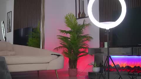 Snapshot of abbela_white chatting on July 4, 5:35 am Alexa online show from July 4, 5:35 am