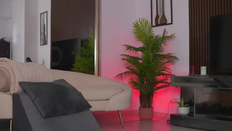 Snapshot of abbela_white chatting on July 21, 5:43 am Alexa online show from July 21, 5:43 am