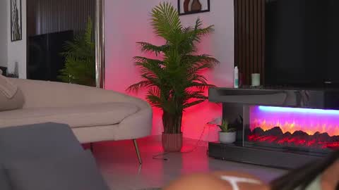 Snapshot of abbela_white chatting on July 25, 7:28 am Alexa online show from July 25, 7:28 am