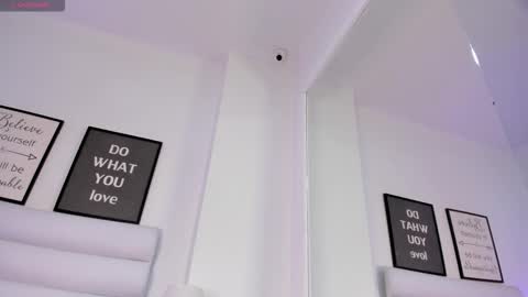 abbey_walker online show from December 20, 11:17 am