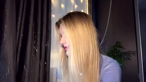 Abbi online show from December 1, 3:28 pm