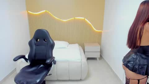 abbiecarson online show from April 1, 12:28 pm