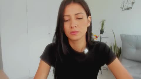 Laura  online show from December 1, 7:19 pm