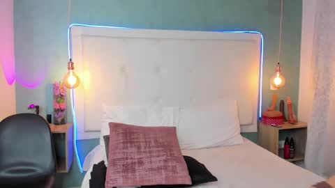 Abby Dixon  online show from January 5, 6:00 pm