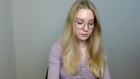 Snapshot of abbymoore__ chatting on November 10, 8:46 am Abby Lovense is active online show from November 10, 8:46 am