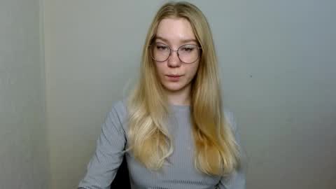 Snapshot of abbymoore__ chatting on November 11, 8:47 am Abby Lovense is active online show from November 11, 8:47 am