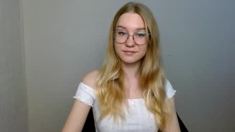 Snapshot of abbymoore__ chatting on November 24, 3:23 pm Abby Lovense is active online show from November 24, 3:23 pm