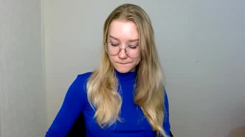 Snapshot of abbymoore__ chatting on November 26, 9:10 am Abby Lovense is active online show from November 26, 9:10 am