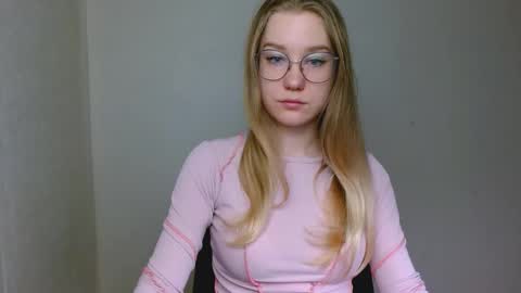 Snapshot of abbymoore__ chatting on December 21, 12:23 pm Abby Lovense is active online show from December 21, 12:23 pm