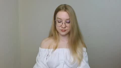 Snapshot of abbymoore__ chatting on April 23, 12:29 pm Abby Lovense is active online show from April 23, 12:29 pm