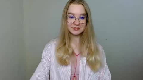 Snapshot of abbymoore__ chatting on April 28, 10:20 am Abby Lovense is active online show from April 28, 10:20 am