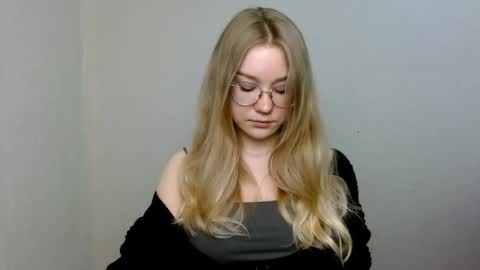 Snapshot of abbymoore__ chatting on May 1, 12:21 pm Abby Lovense is active online show from May 1, 12:21 pm