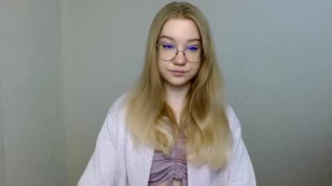 Snapshot of abbymoore__ chatting on May 2, 10:09 am Abby Lovense is active online show from May 2, 10:09 am