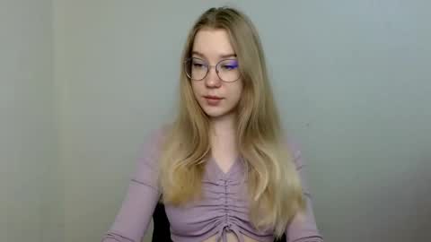 Snapshot of abbymoore__ chatting on June 2, 10:28 am Abby Lovense is active online show from June 2, 10:28 am