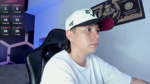 Snapshot of abbysmiitth_ chatting on October 18, 7:14 pm Abby Smith online show from October 18, 7:14 pm