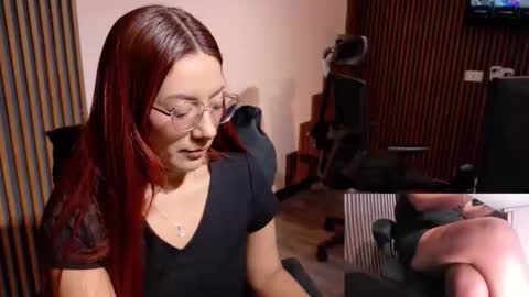 Abby Stones online show from April 8, 1:22 pm