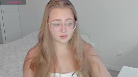 Snapshot of abbywyte chatting on November 1, 1:35 pm Abby Stream at Sat Sun Mon Fri online show from November 1, 1:35 pm