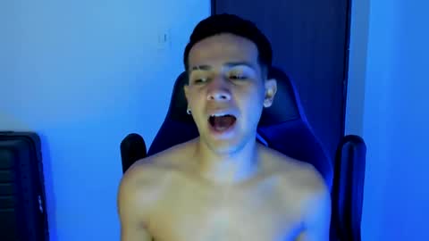 Independence model AbelAsburgo online show from December 23, 4:33 am