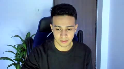 Independence model AbelAsburgo online show from March 11, 5:05 am