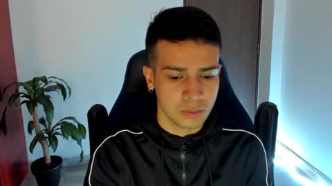 Independence model AbelAsburgo online show from October 14, 10:49 am