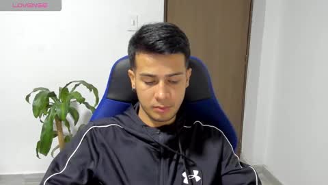 Independence model AbelAsburgo online show from November 4, 2:43 am