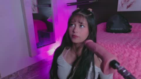 abella_as_ online show from May 28, 2:36 pm