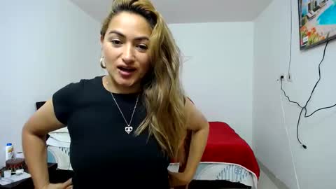Snapshot of abie_spicy_ chatting on November 6, 1:23 pm ximena online show from November 6, 1:23 pm
