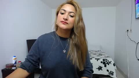 Snapshot of abie_spicy_ chatting on December 1, 12:54 pm ximena online show from December 1, 12:54 pm