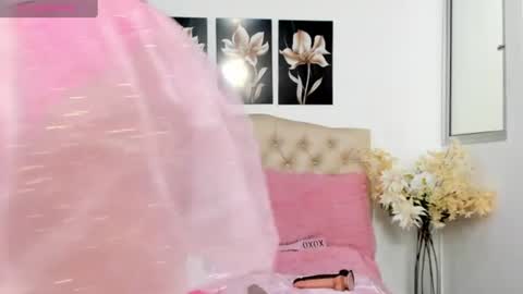 Snapshot of abigail_f00x chatting on June 26, 12:53 pm Abigail online show from June 26, 12:53 pm