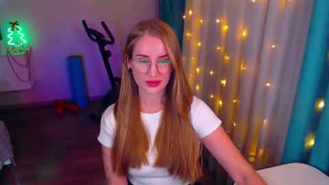 Anna online show from December 5, 7:49 pm