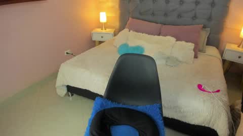 Abril 777 online show from April 6, 11:27 pm