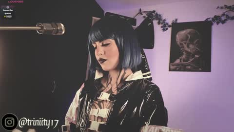 Snapshot of abril__colen chatting on December 2, 7:16 pm April online show from December 2, 7:16 pm