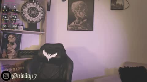 Snapshot of abril__colen chatting on December 16, 9:09 pm April online show from December 16, 9:09 pm