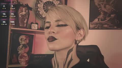 Snapshot of abril__colen chatting on December 19, 10:42 pm April online show from December 19, 10:42 pm