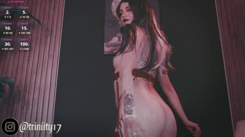 Snapshot of abril__colen chatting on February 7, 12:20 am April online show from February 7, 12:20 am