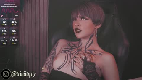 Snapshot of abril__colen chatting on February 16, 8:44 pm April online show from February 16, 8:44 pm