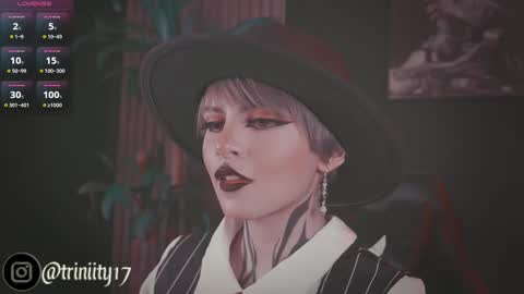 Snapshot of abril__colen chatting on February 21, 9:22 pm April online show from February 21, 9:22 pm