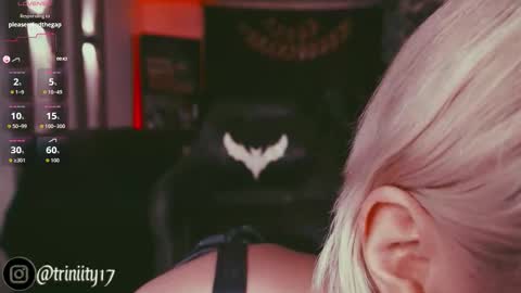 Snapshot of abril__colen chatting on September 24, 1:09 am April online show from September 24, 1:09 am