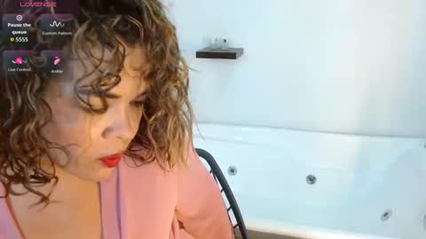 Snapshot of abril_beltran_ chatting on February 4, 10:15 pm Abril Beltran online show from February 4, 10:15 pm
