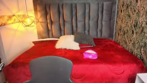 Abril Fox online show from July 13, 12:30 pm