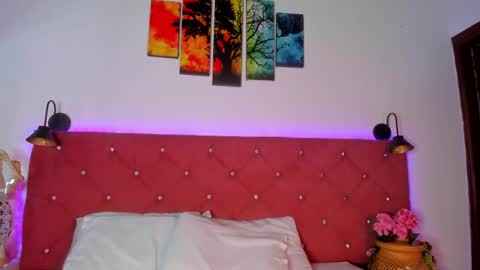Snapshot of abril_gomez_11 chatting on October 4, 3:48 am abril_gomez_11 online show from October 4, 3:48 am