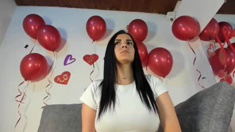 Snapshot of abril_jones10 chatting on February 14, 3:54 am Abril jones online show from February 14, 3:54 am