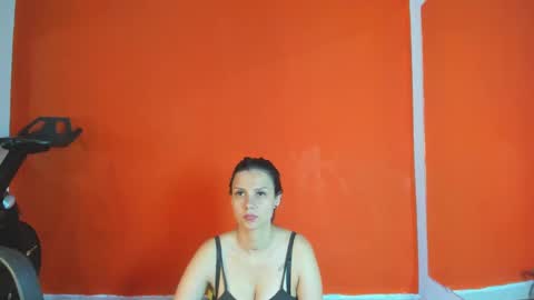 Snapshot of abril_jones10 chatting on February 16, 6:21 am Abril jones online show from February 16, 6:21 am