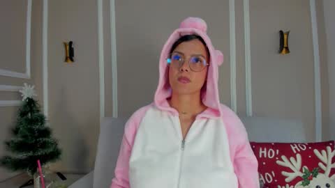 Snapshot of abril_jones10 chatting on December 5, 4:32 am Abril jones online show from December 5, 4:32 am