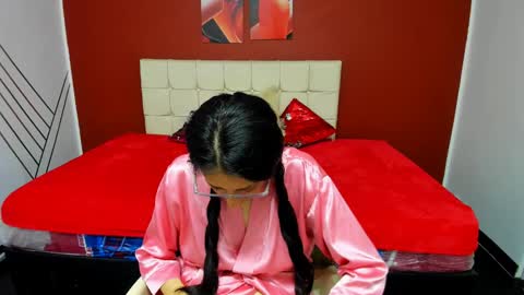 Snapshot of abrillee1 chatting on December 6, 12:45 am ABRIL online show from December 6, 12:45 am