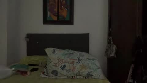 abrilsantosxo online show from April 1, 12:28 pm