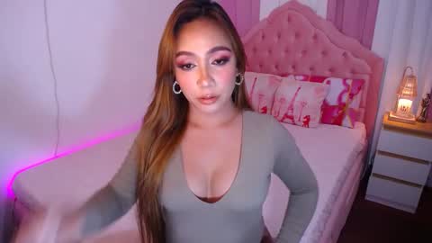 Snapshot of absolutely_gurjuice69 chatting on February 9, 5:54 pm Hope online show from February 9, 5:54 pm